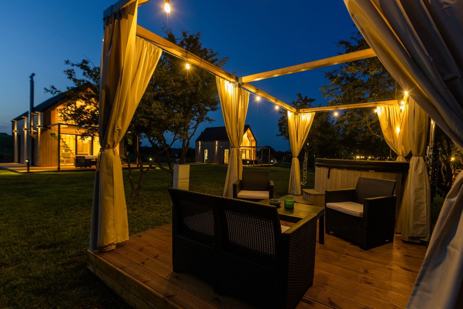 Domek z jacuzzi  na Mazurach  ,weekend 15 sierpnia zajety . , noclegi-