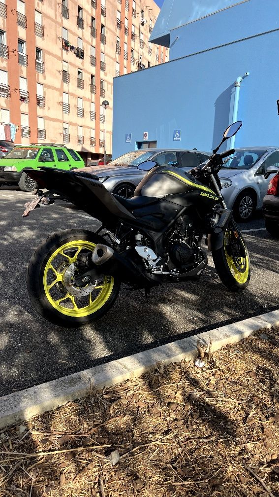 Yamaha MT-03 apenas 8.400 KM - Com extras