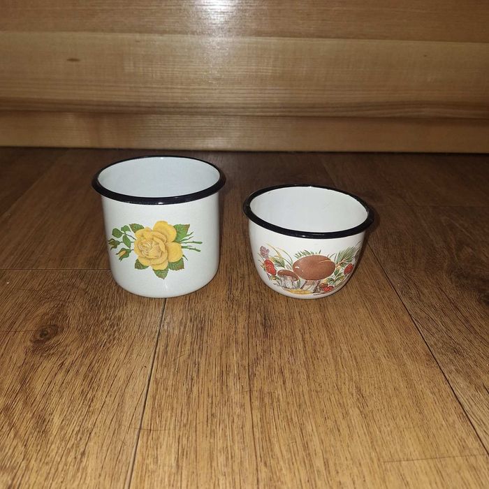 Емальовані чашки