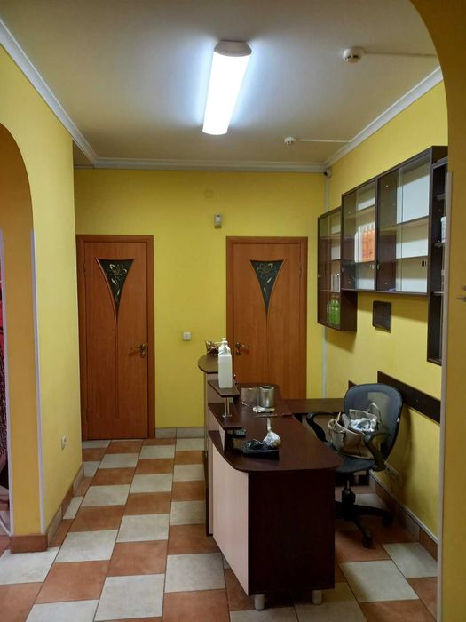 Продаж приміщення 88м2 1/10 м.Чернівці,Проспект