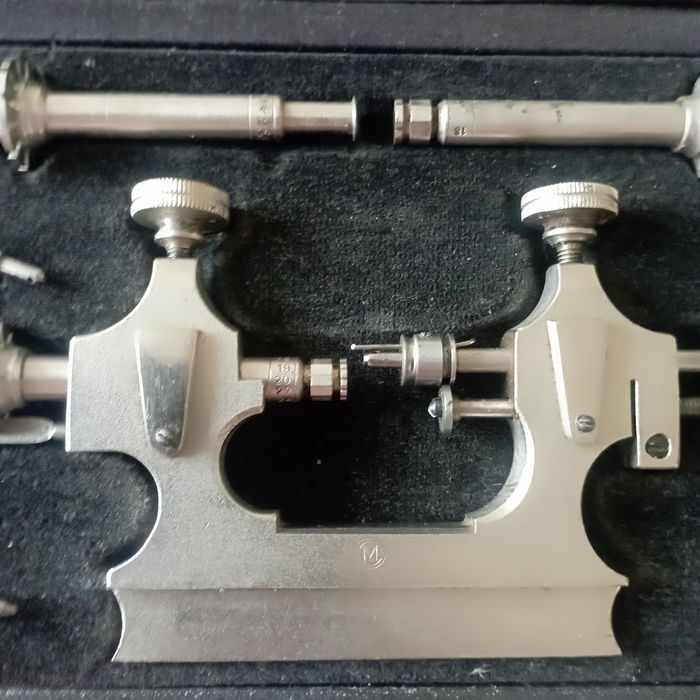 Антикварный часовой инструмент — центровой мини-станок (watchmaker’s t