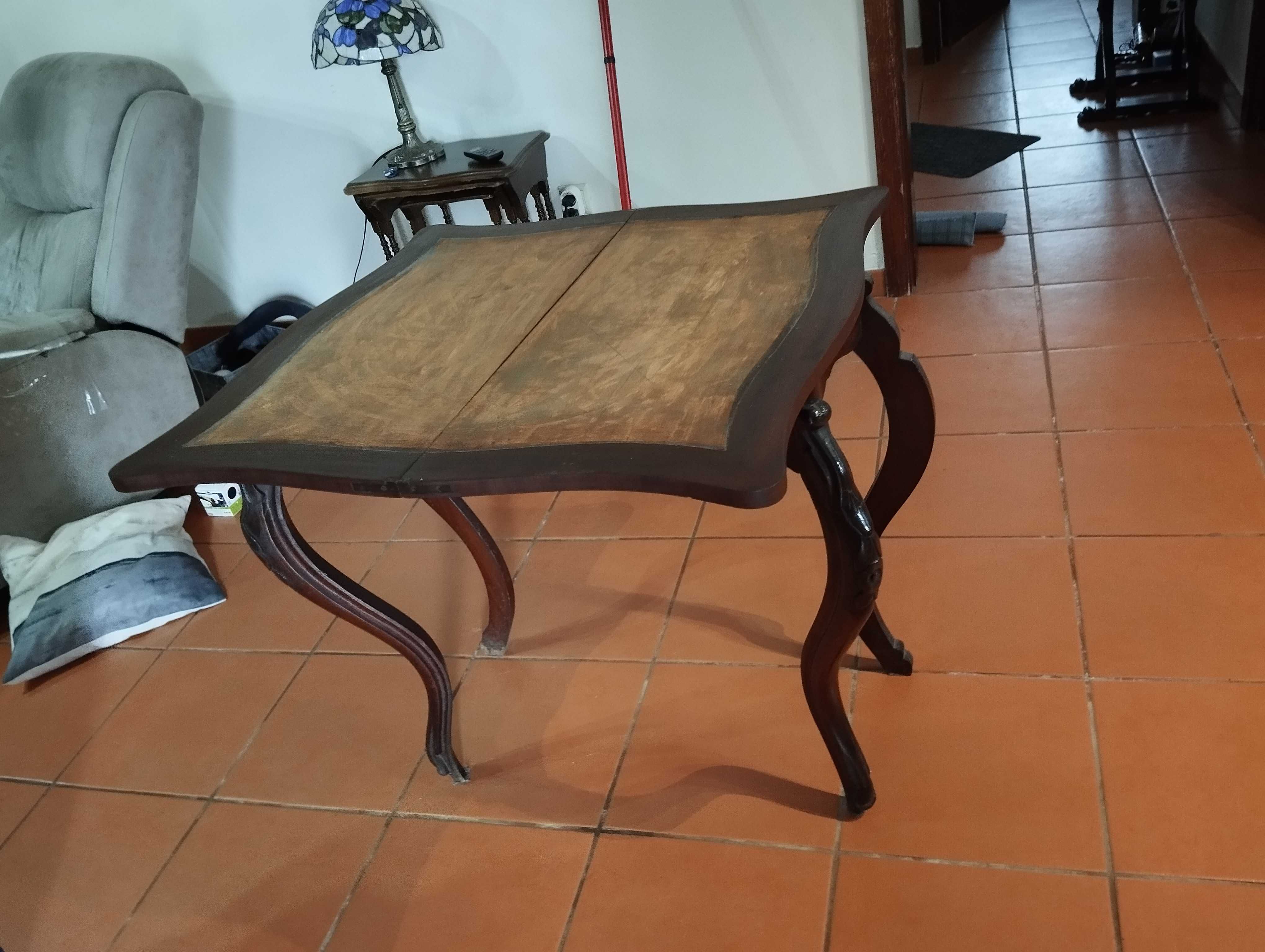 Mesa de jogo antiga