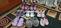 Продам дитяче взуття 24-25р, тапки, кросівки, резинові сапоги