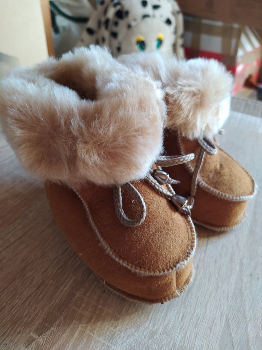 Продам Дитячі капці з овчини