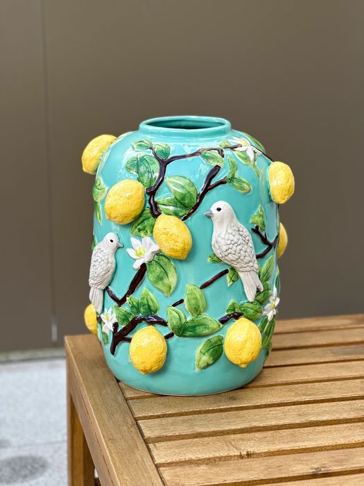 Jarra de cerâmica com pomba e limões estilo Bordalo Pinheiro