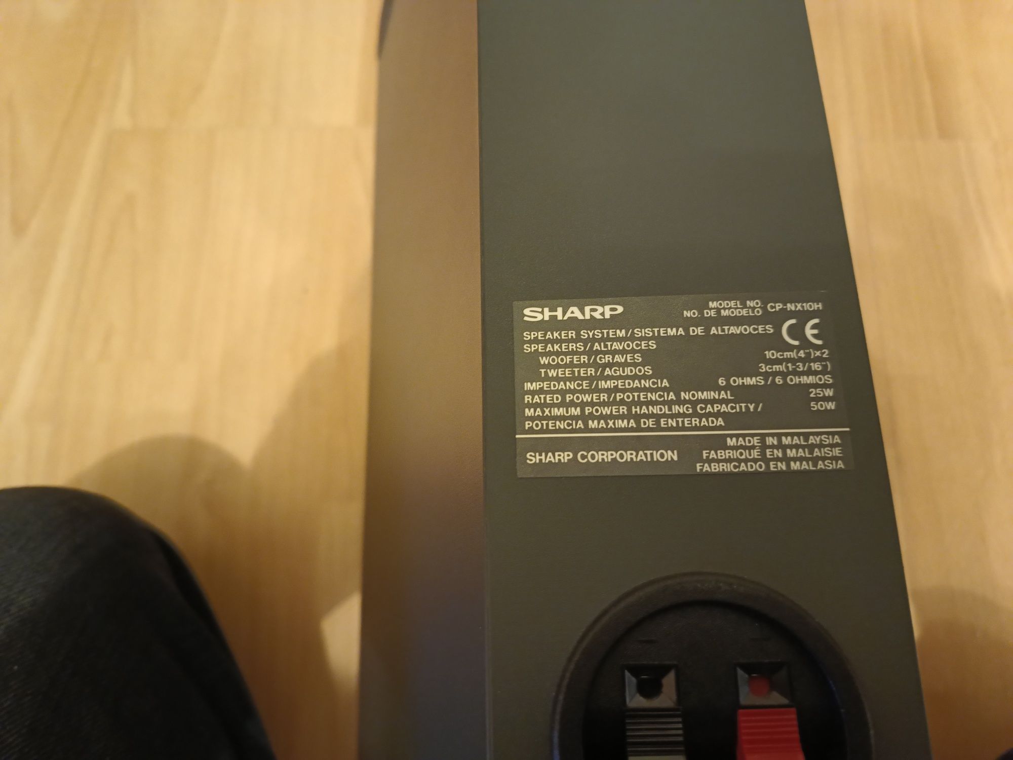Niewielkie fikuśne monitory firmy Sharp model CP-NH10H