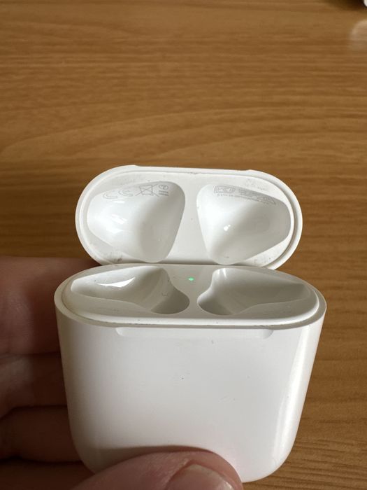 Oryginalna stacja (case) ładująca do Airpods 2 - bardzo dobry stan