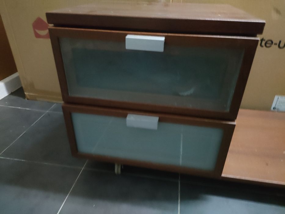 Cama solteiro com 2 mesinhas de cabeceira