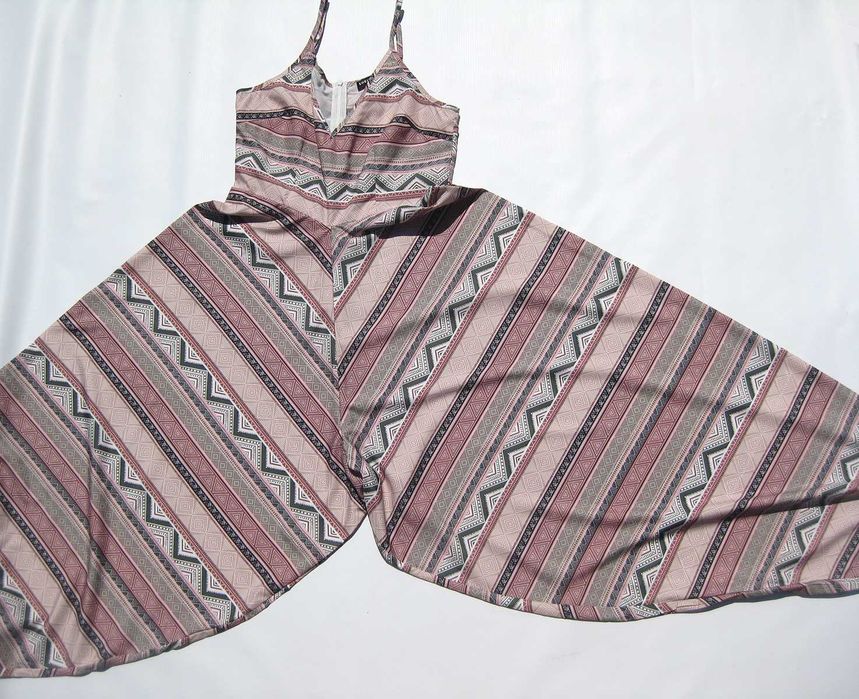 Интересный летний комбинезон мотнёй широкими штанами хиппи бохо shein