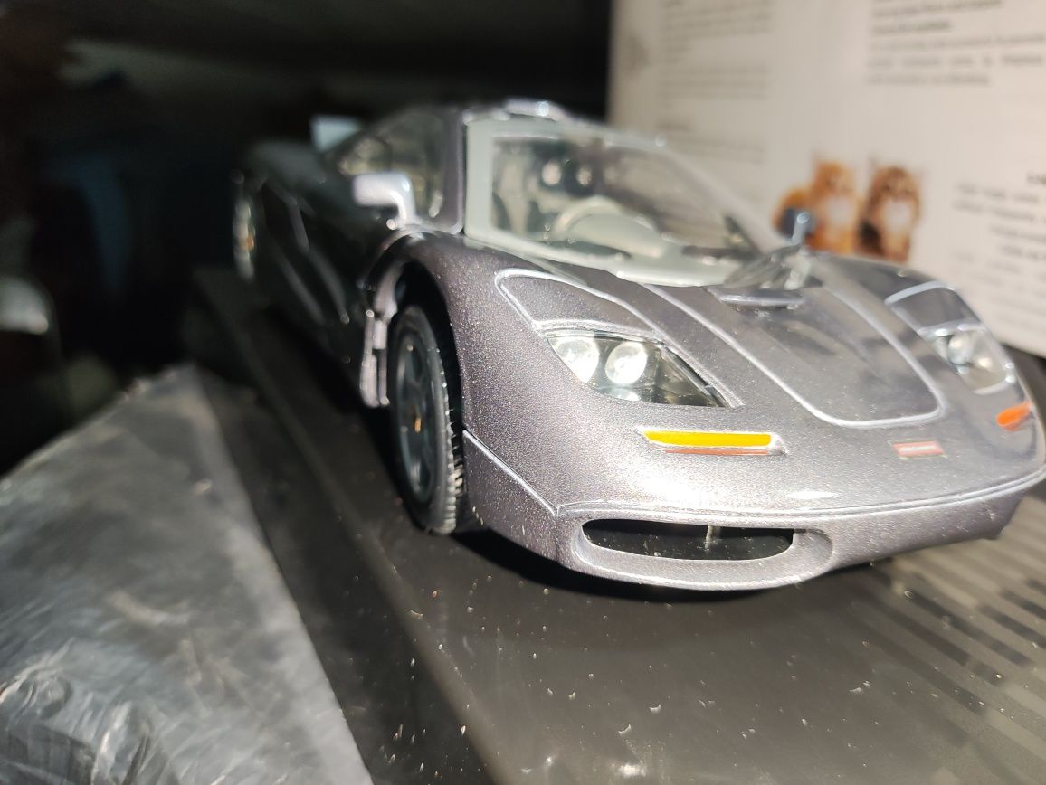 McLaren F1 Maisto 1/18 c/ caixa