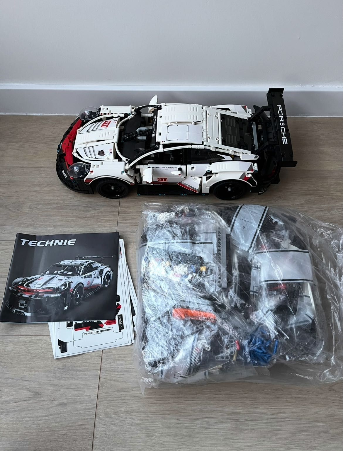 Новий Конструктор LEGO Technic Porsche 911 RSR 1580 деталей (42096)