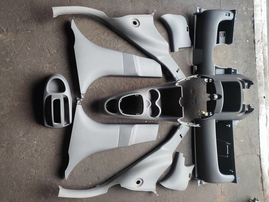 Peugeot 107 wnętrze plastiki wykładzina 5-drzwiowy