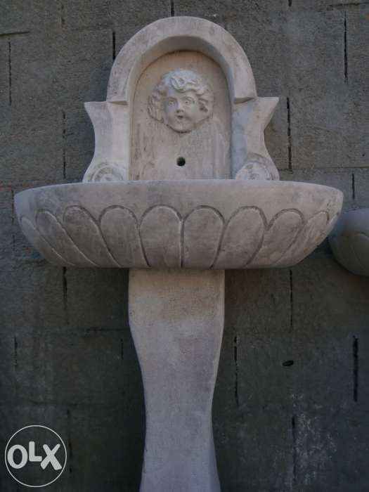 Fontanário em pedra.( calcário ).