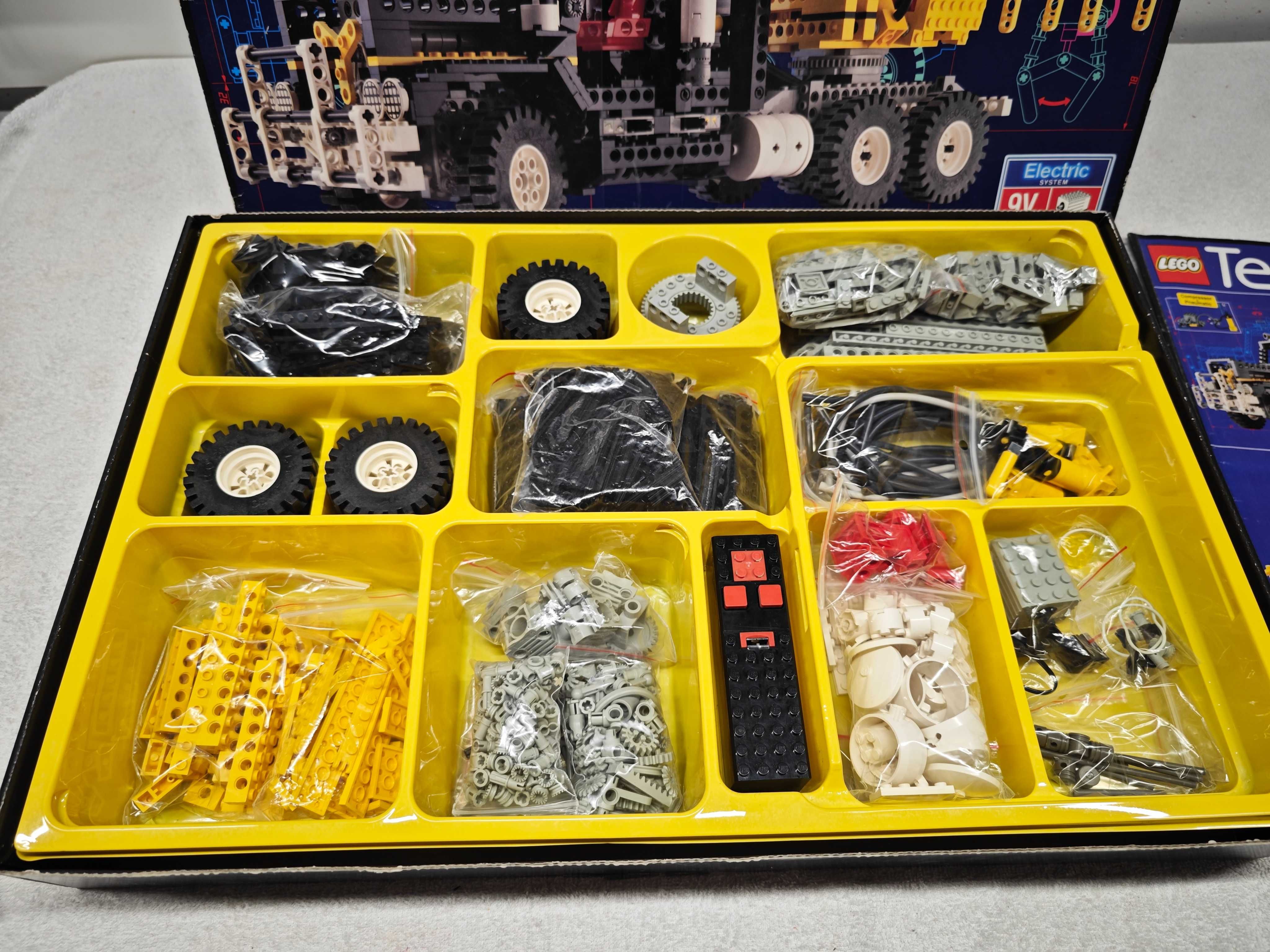 Lego Technic 8868 "Air Tech Claw Rig"; 1992; [83]