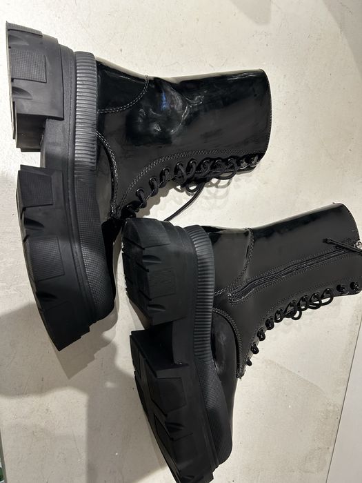 Buty Bershka lakierowane czarne rozm 39