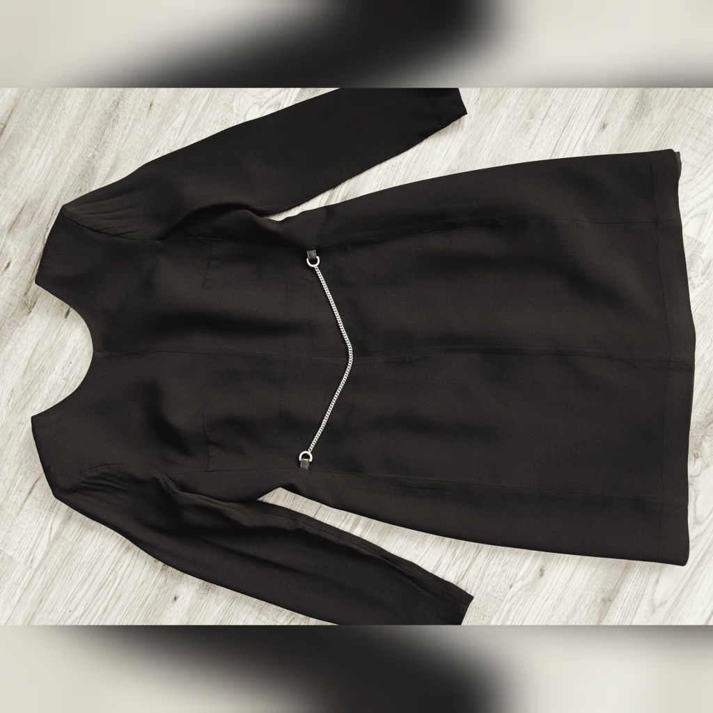 Sukienka ze złotym łańcuszkiem Mała czarna Massimo Dutti 38