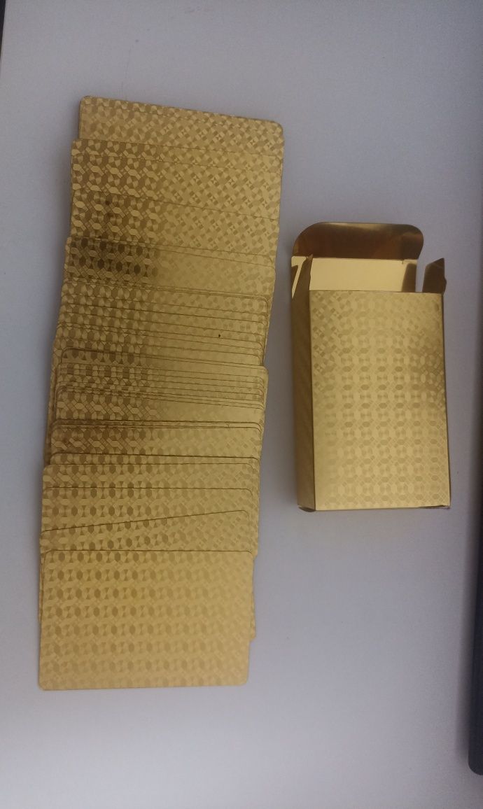 Baralho de Cartas dourado em excelente estado