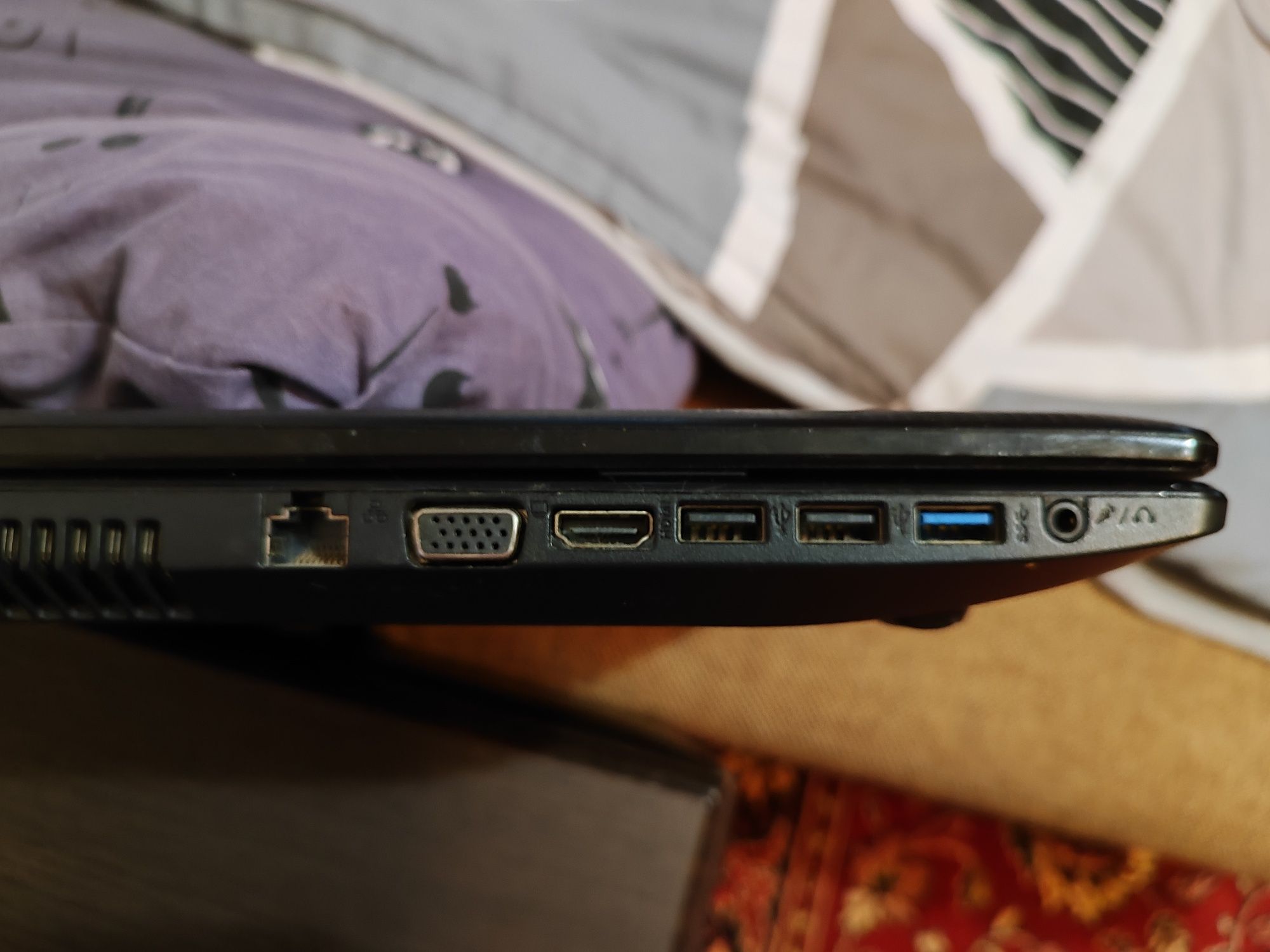 Ноутбук Асус R740v