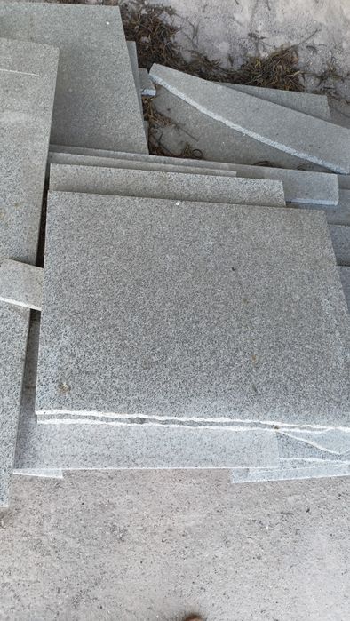 Elementy granitowe obrzeża stopnie schody chodnik