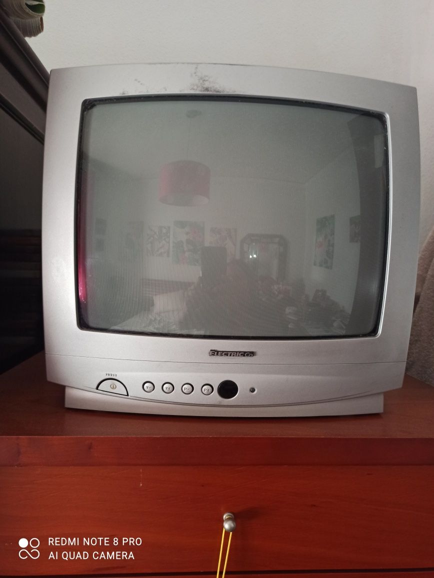 Vendo 2 televisões