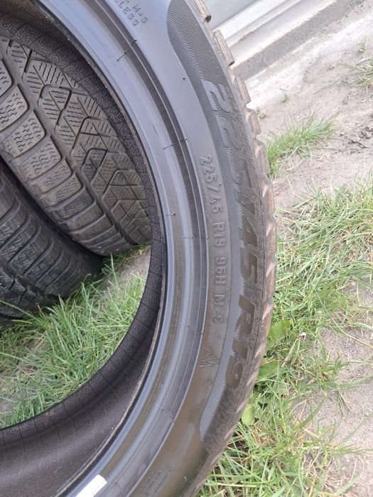 225/45 R19 M+S  - Pirelli Sottozero 3 Winter - 47/2019 - 7/6 mm- 4szt