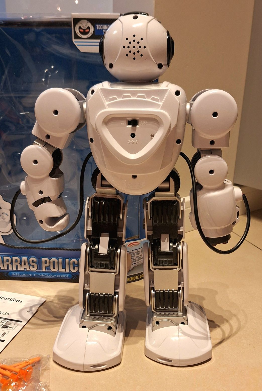Robot zdalnie sterowany policjant cyborg Arras Police W-wa