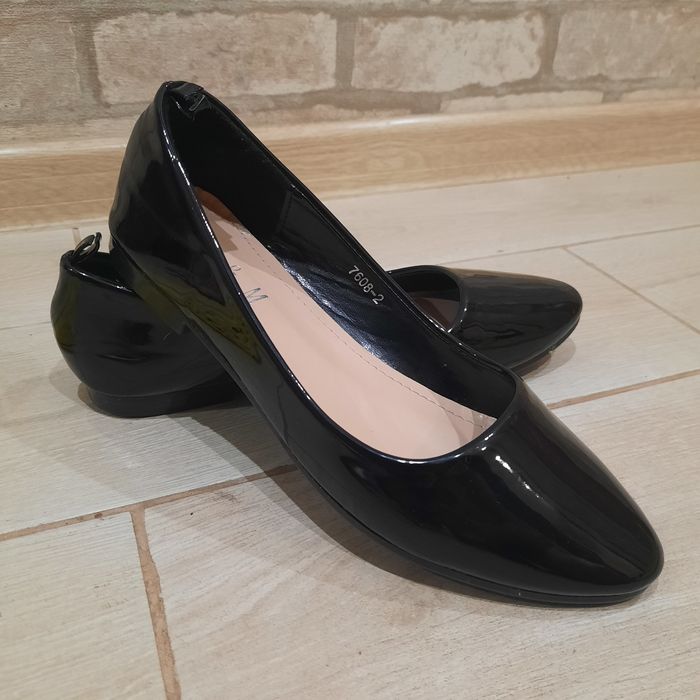 Продам лаковые балетки