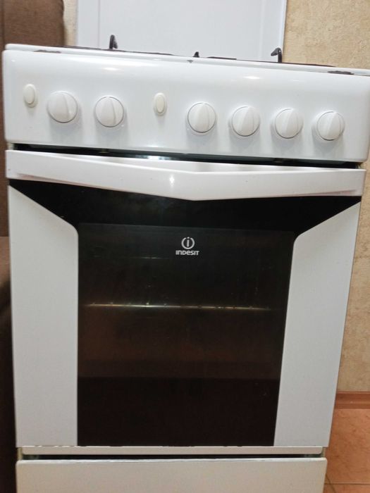 продам газову плиту INDESIT
