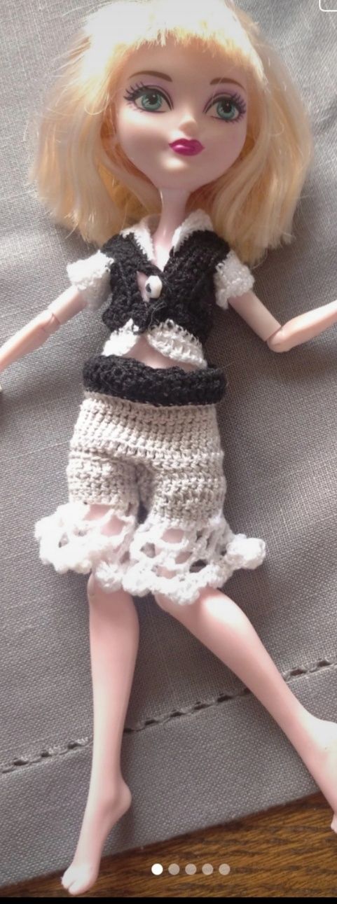 Ubranko na lalkę na szydełku