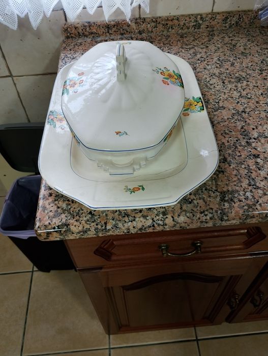 Terrina e travessa muito antiga