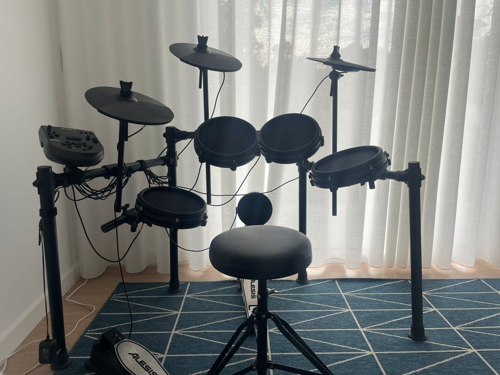 Bateria Digital Alesis Nitro Max Kit