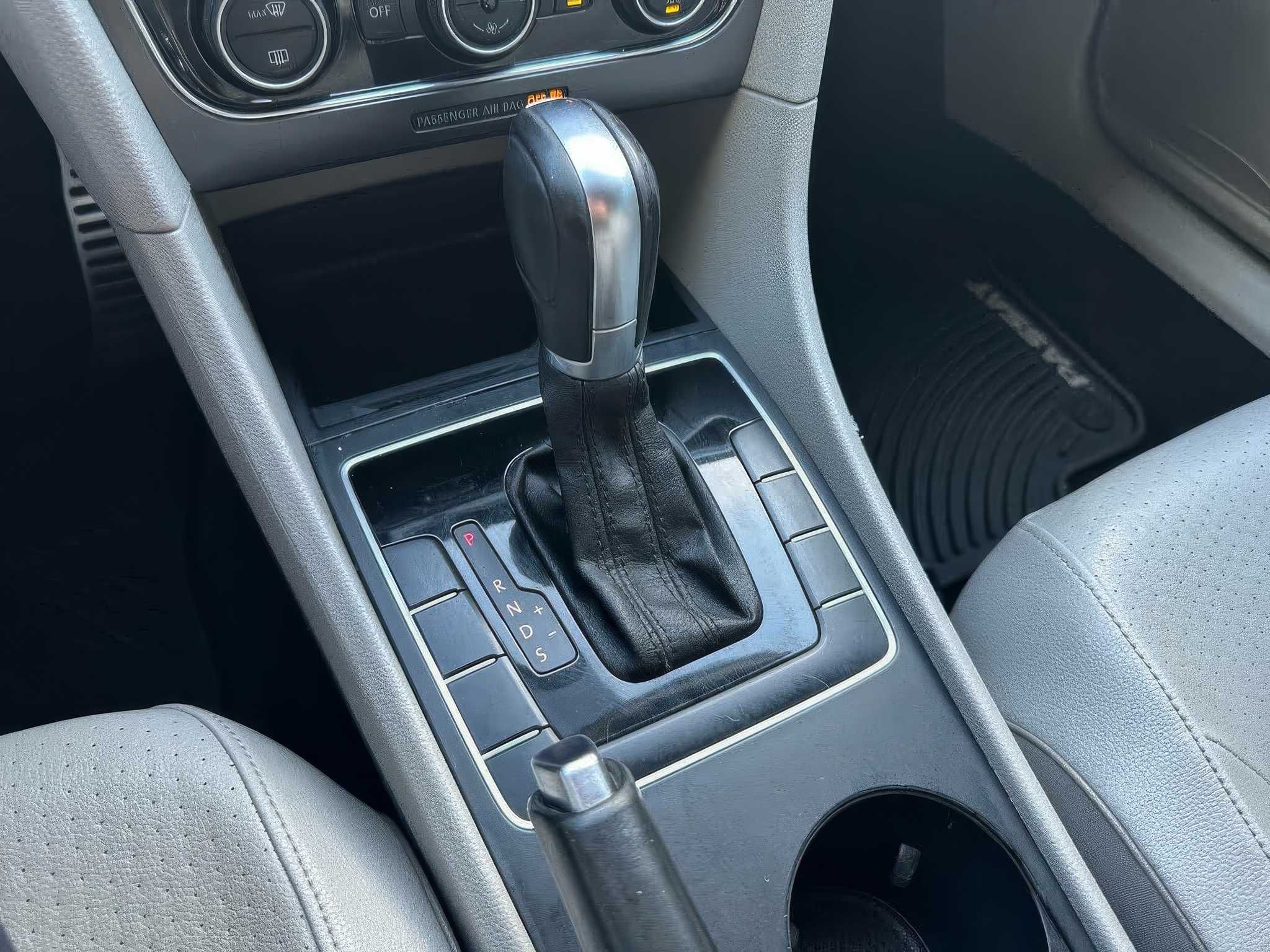 2016 Volkswagen Passat R-Line