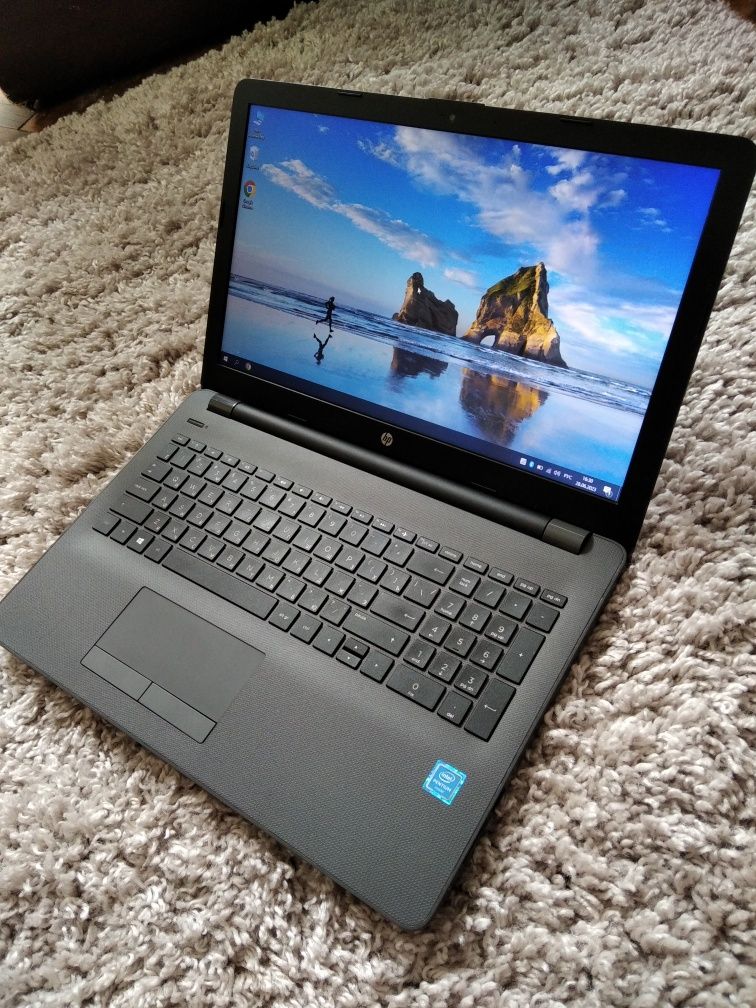 Ноутбук hp 2022рік,4озу,ssd,15.6 дюймів