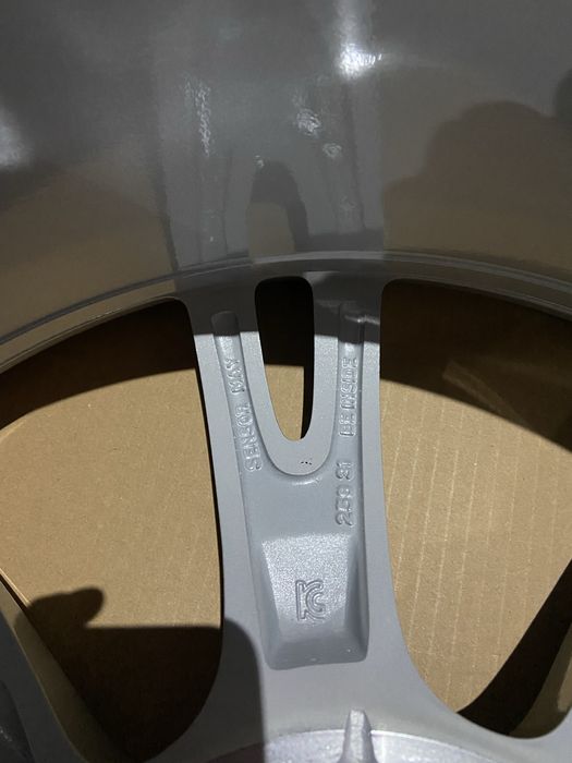 Диск R19 світло-сірий новий Tesla Model Y Original