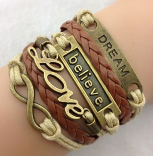 Pulseira Dream Love. novas e seladas. poucas unidades.