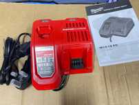 Milwaukee M12-18FC Rapid/зарядний пристрій мілвоке(220в)