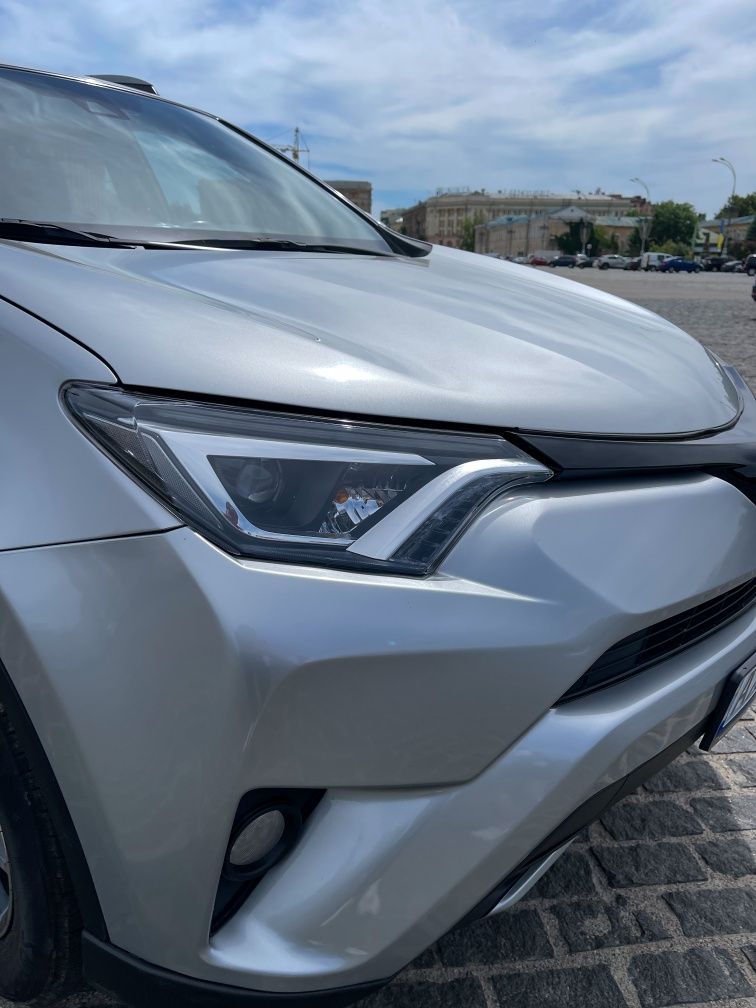 Toyota Rav 4 2017 року