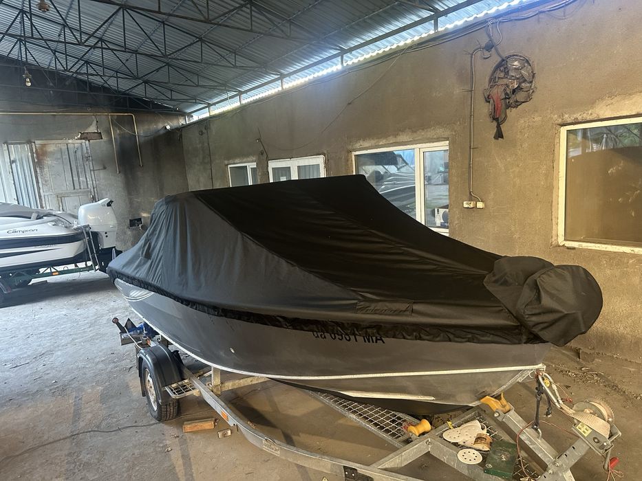 Пошив тентов для лодок  а так же перешивка сидений.