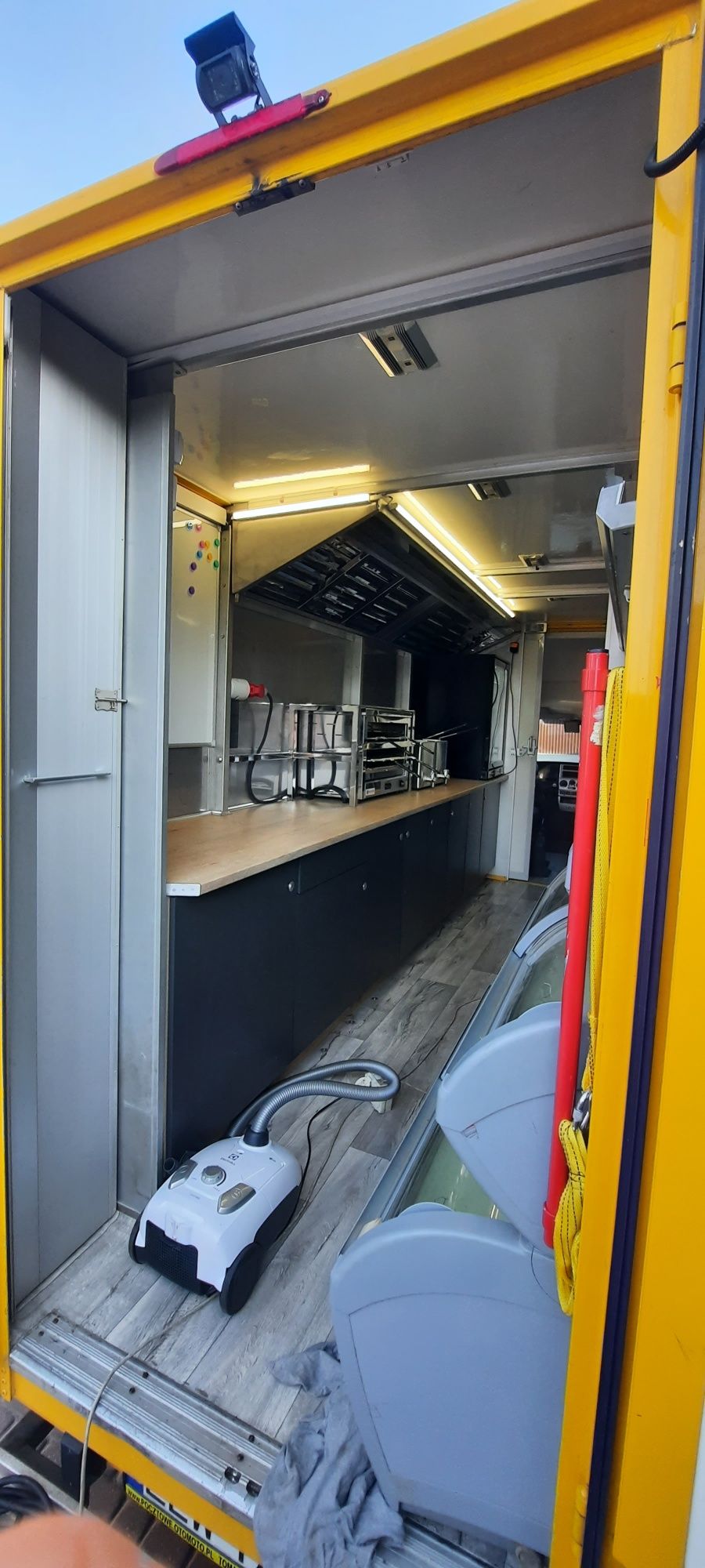 Foodtruck IVECO DAILY/ gotowy biznes/sprzedam-zamienię za auto osobowe