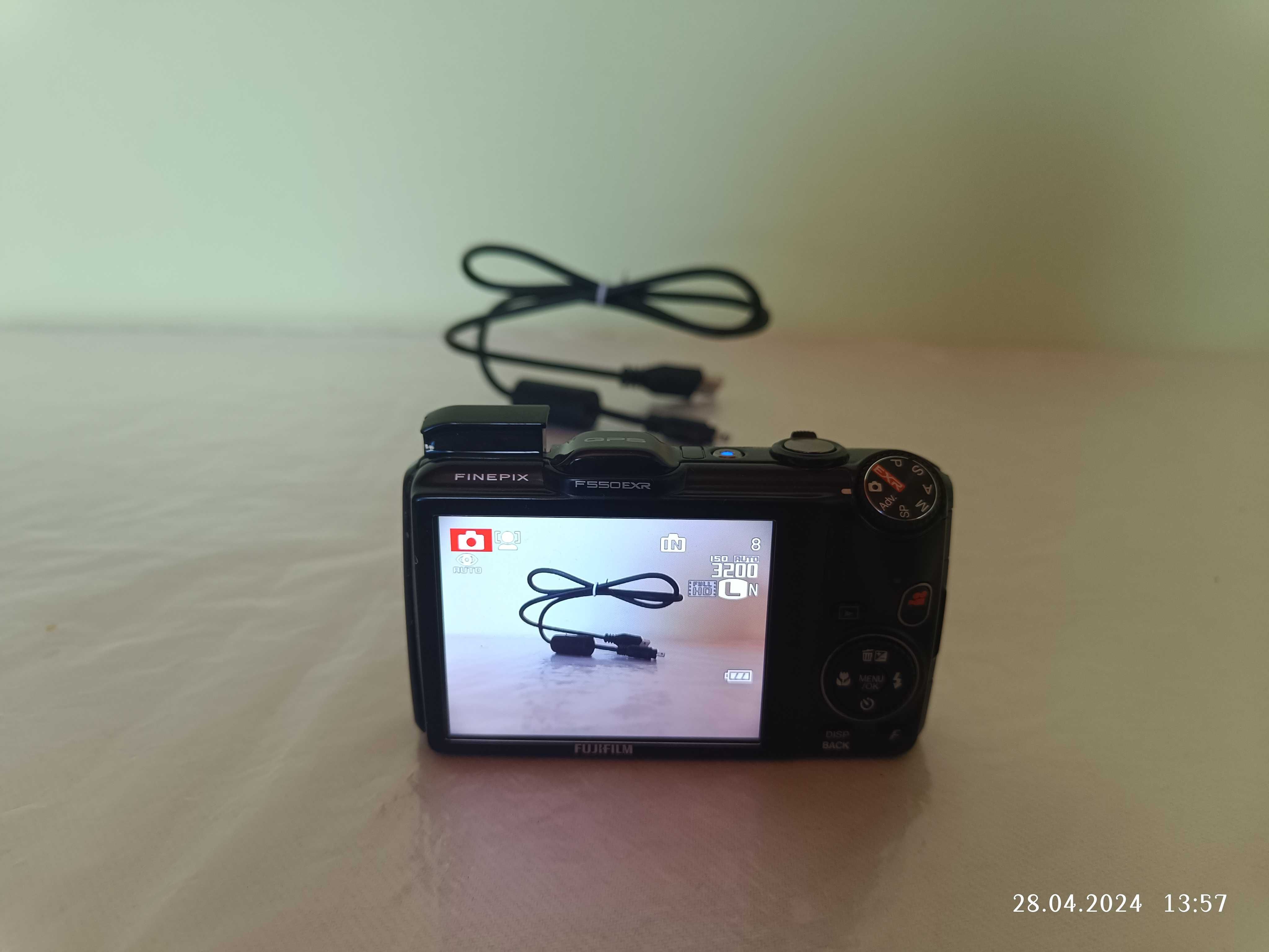 Фотоапарат Fujifilm FinePix F550EXR Black робочий в гарному стані шара