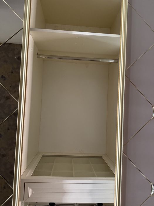 Шафа-купе  для зберігання речей