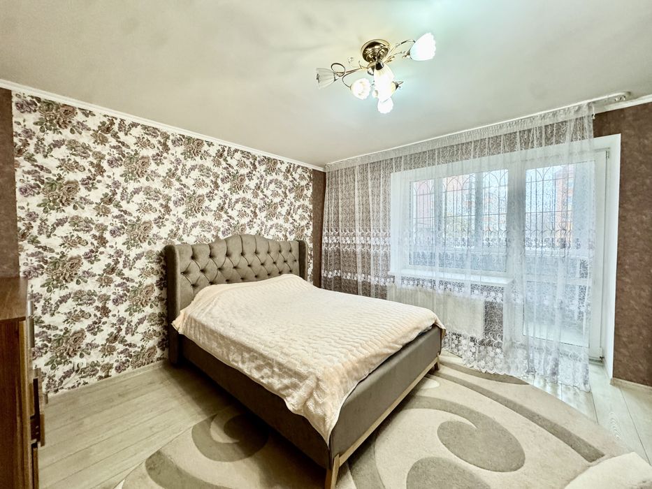 Продаж 2к квартири 65 кв. м на вул. Миколаївська 6