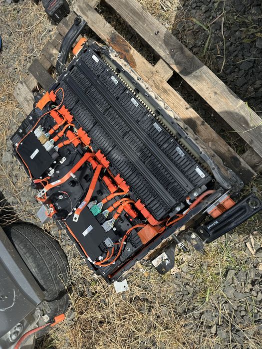 Батарея в розборі як верхня так і нижня cm5z10b759tarm Electric Focus