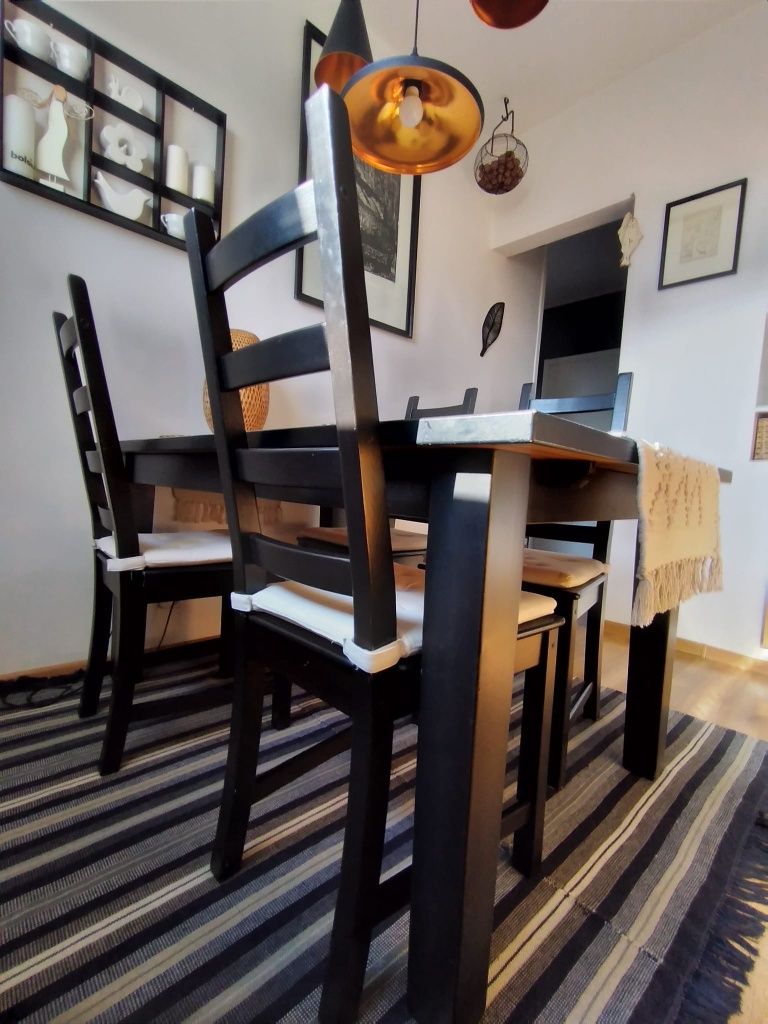 Stół kuchenny + cztery krzesła