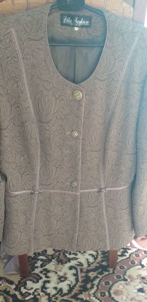 Продам жокардовый женский костюм размер 50  52"беларусия' размер 52/54