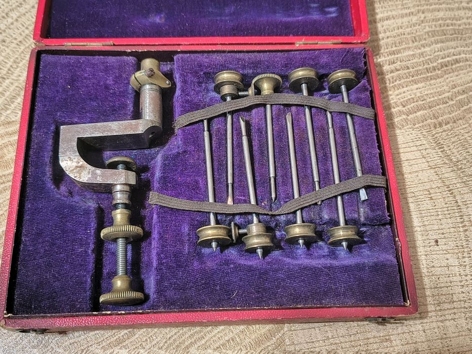 Stare narzędzia zegarmistrzowskie