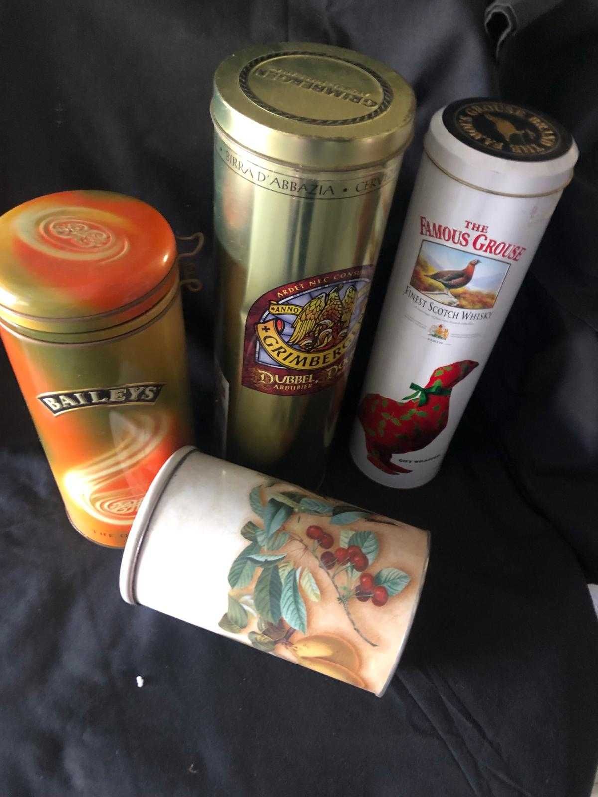 Caixas de metal antigas
