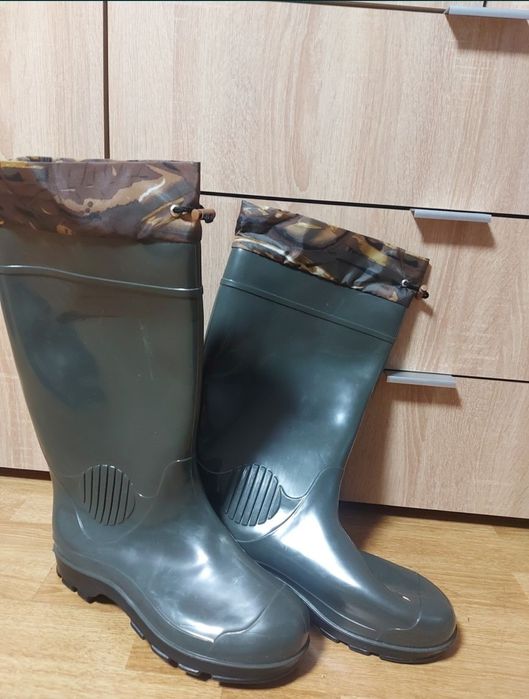 Продам високі сапоги ( чоботи ) гумові з пвх  манжети 45 розмір розмір