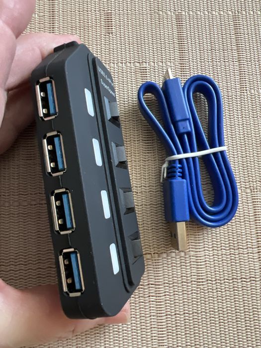 Хаб USB 3.0 с четырьмя портами с подсветкой и выключателями, Black