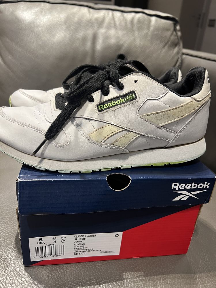 Продам  детские кроссовки Reebok